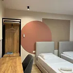 Boulevard Nest - * Tirana