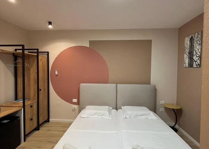 Boulevard Nest - * Tirana