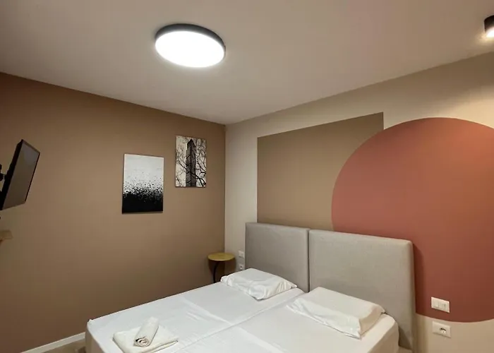 Boulevard Nest - Tirana