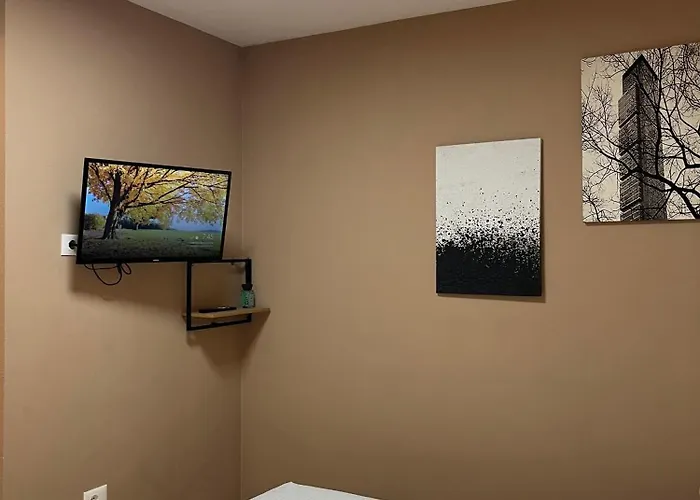 Boulevard Nest - * 地拉那