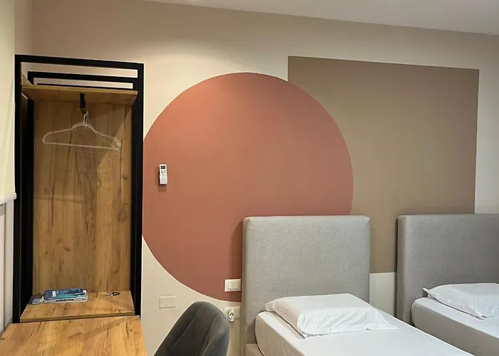 Boulevard Nest - * 地拉那