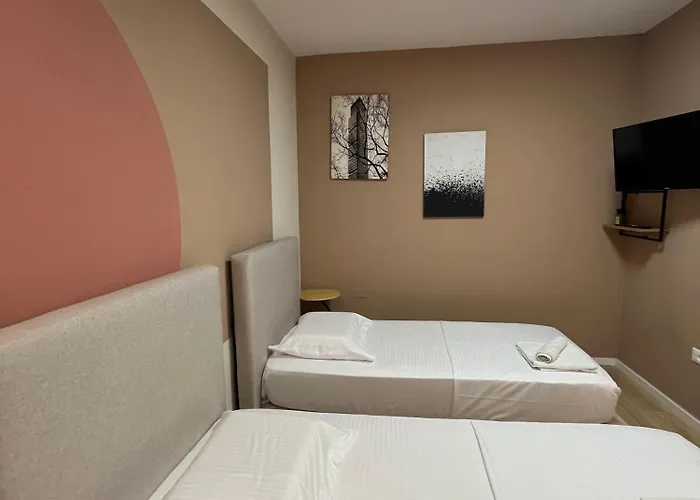 Boulevard Nest - * 地拉那